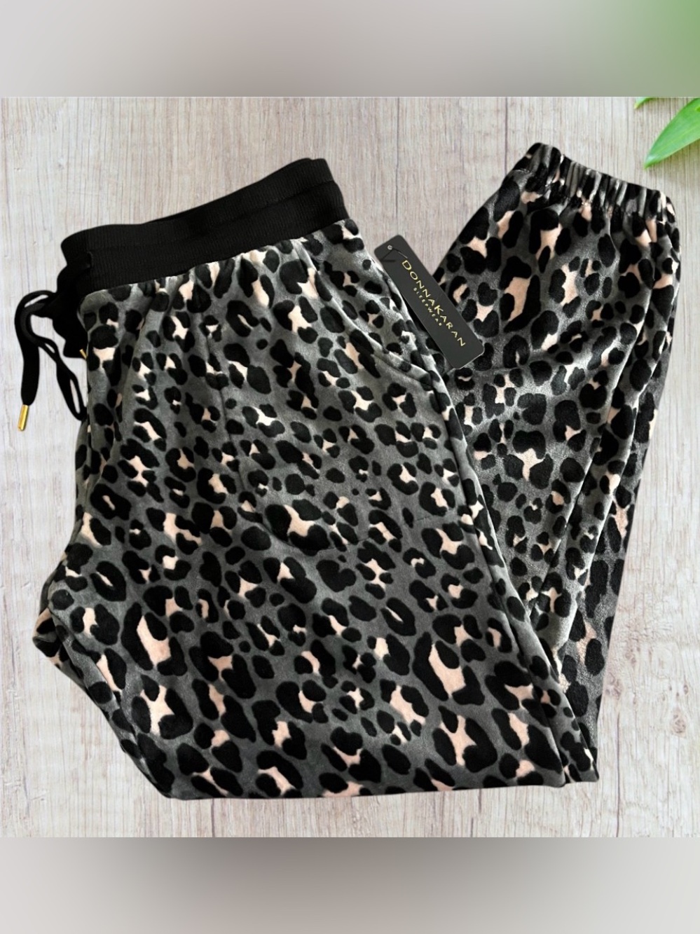 NWT Donna Karan Soft Sleepwear grey leopard print plush jogger pajama pants S